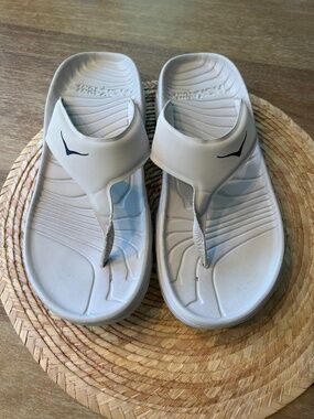 WOMEN'S HOKA ONE ONE ORA RECOVERY FLIP FLOPS - SIZE 10